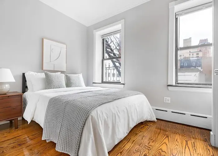 Gorgeous & Bright 3Bdr & 1Bth In Midtown Manhattan
